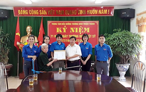 Cụm III Đoàn Thanh niên Bộ thăm, tri ân và tặng quà Trung tâm Điều dưỡng Thương binh Thuận Thành, Bắc Ninh