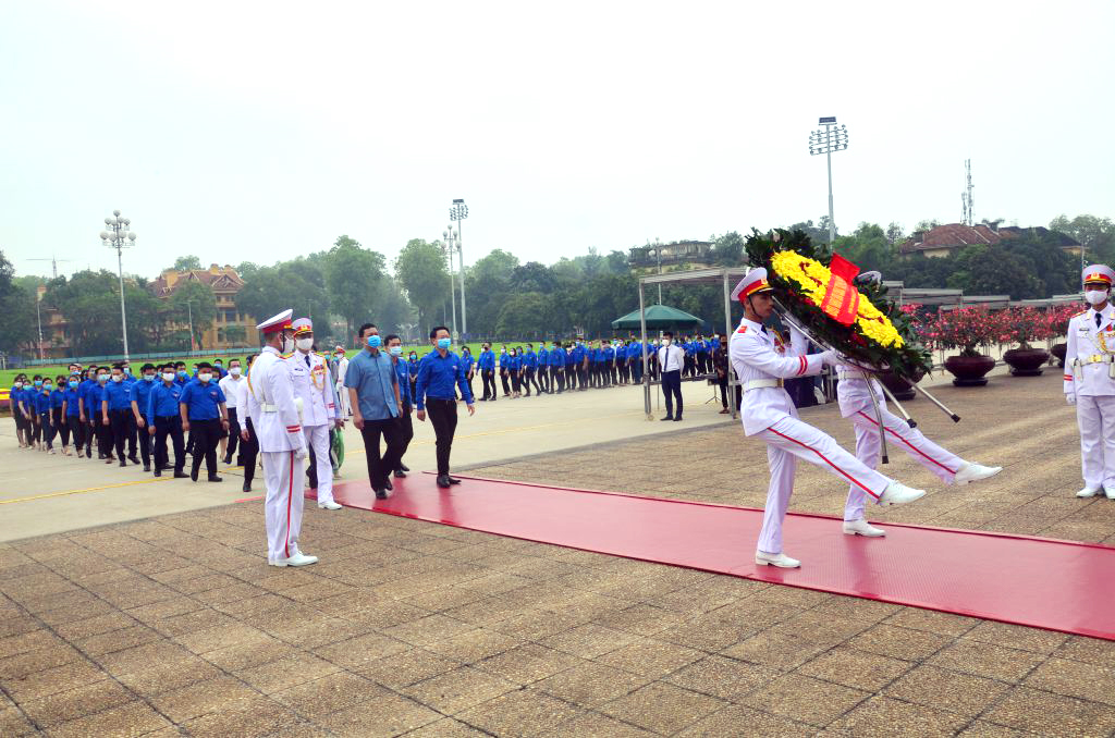 Đoàn Thanh niên Bộ Tư pháp tham dự Lễ viếng Lăng Chủ tịch Hồ Chí Minh