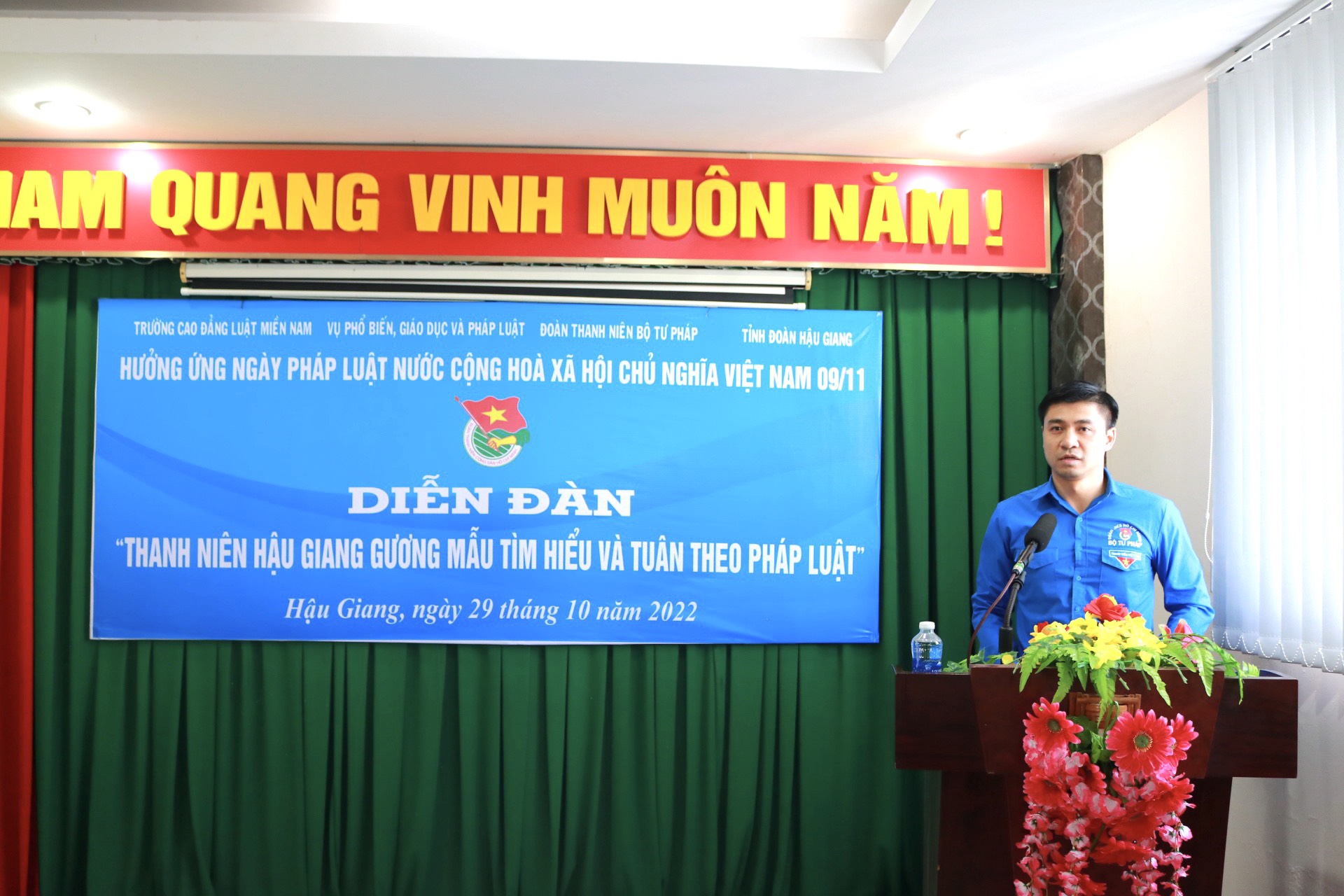 Đồng chí Trịnh Xuân Tùng, Bí thư Đoàn Bộ Tư pháp phát biểu khai mạc Diễn đàn