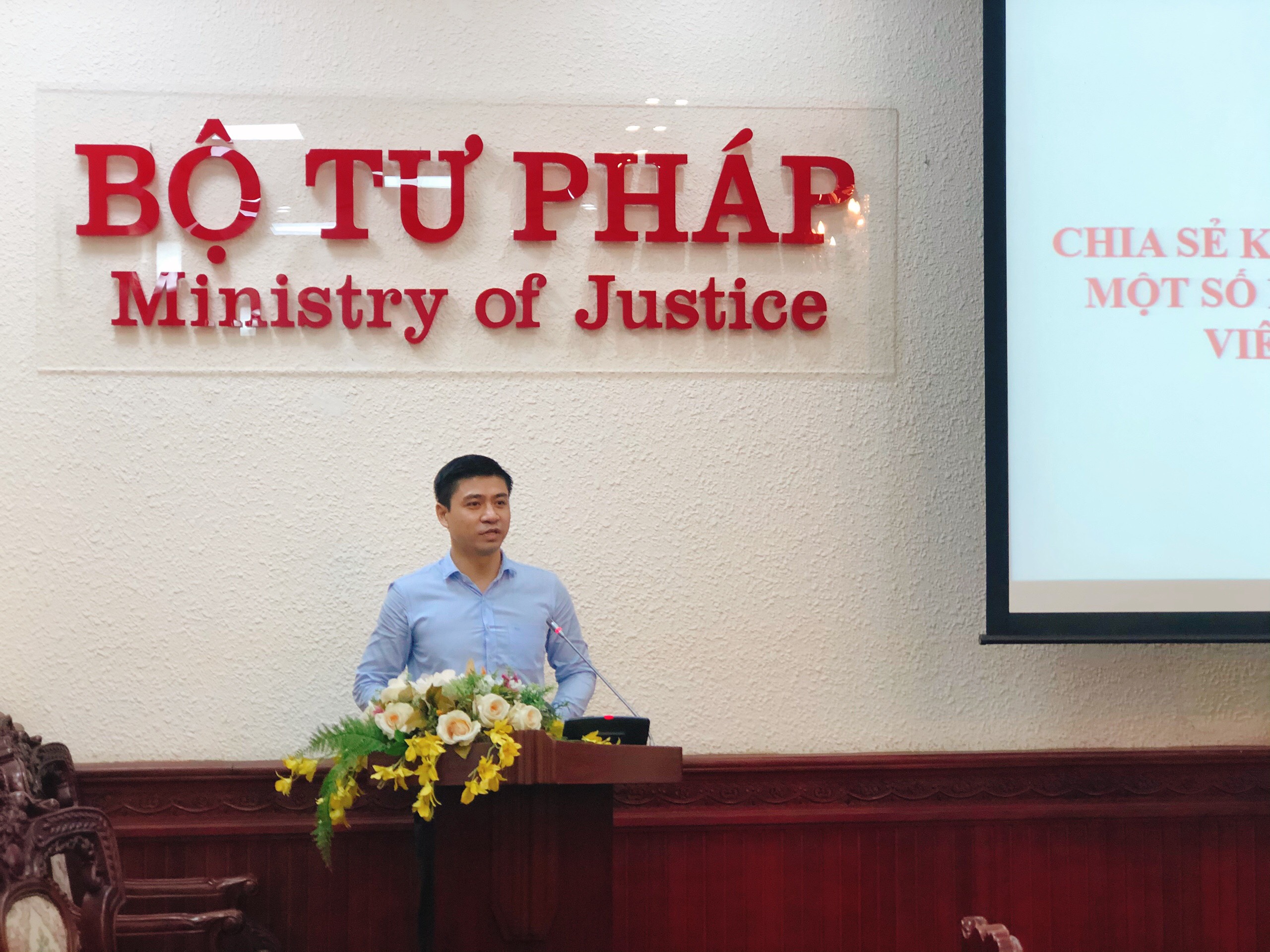 Đồng chí Trịnh Xuân Tùng - Bí thư Đoàn Thanh niên Bộ phát biểu khai mạc Tọa đàm